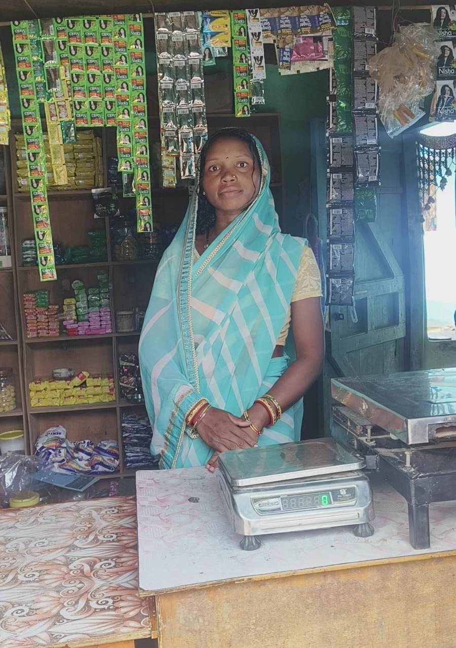 सुमन लता वाकरे की प्रेरणादायी कहानी, समूह से जुड़कर बदली तकदीर, किराना दुकान से बनी लखपति दीदी