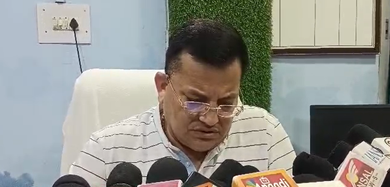 स्कूल के प्रधान पाठक पर गंभीर आरोप, अभिभावकों ने की कार्रवाई की मांग