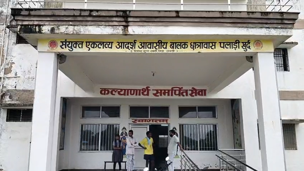 हॉस्टल के शौचालय में छात्र ने लगाई फांसी, जांच शुरू