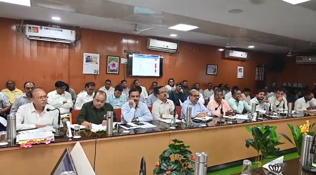 डिप्टी सीएम अरुण साव ने ली समीक्षा बैठक, विकास कार्यों में तेजी के निर्देश