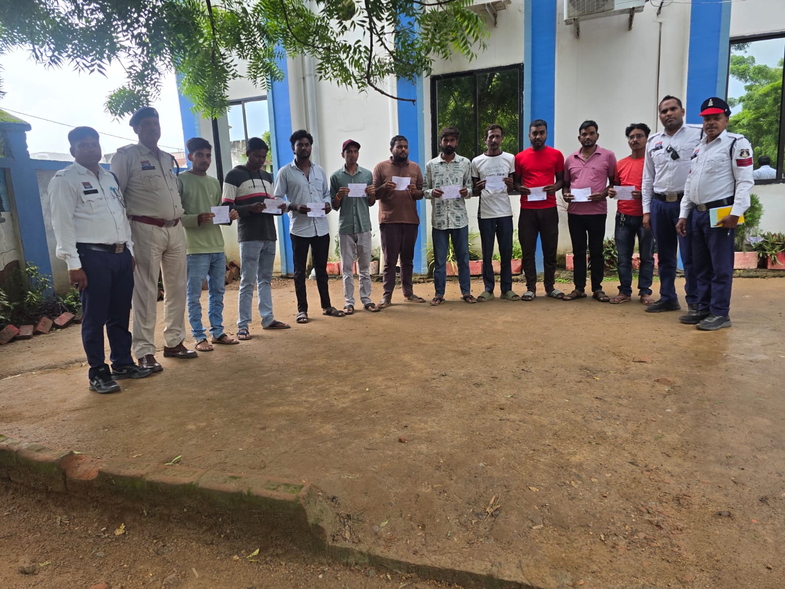 सक्ती में ट्रैफिक पुलिस की बड़ी कार्रवाई, नाबालिग चालकों और स्कूल वाहनों पर जुर्माना