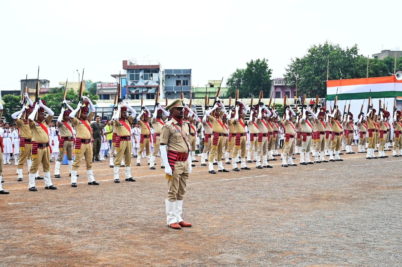 स्वतंत्रता दिवस समारोह की फुल ड्रेस रिहर्सल संपन्न, कलेक्टर-एसपी ने परेड और सुरक्षा व्यवस्था का लिया जायजा