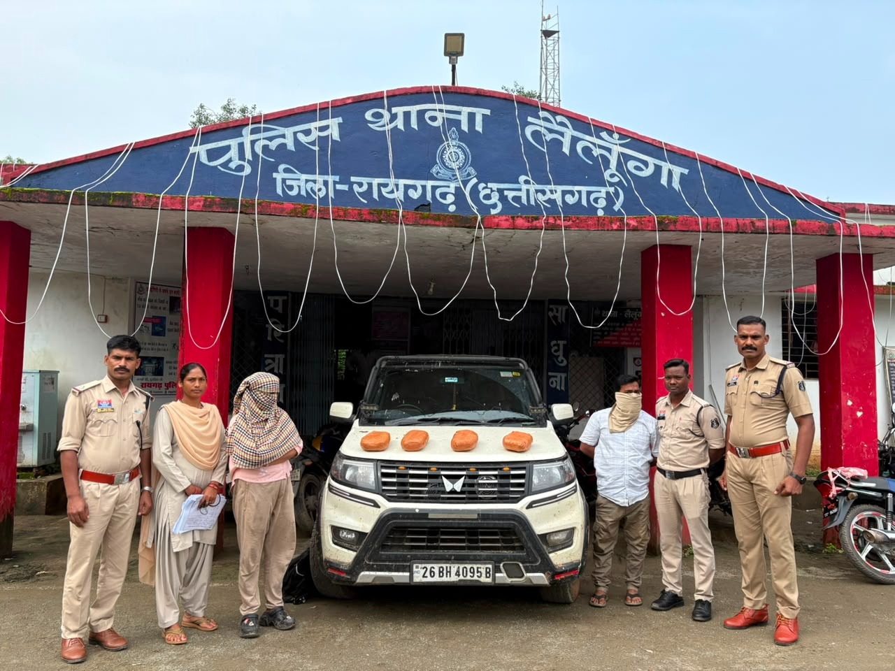 लैलूंगा में 4.108 किलो गांजा के साथ दो आरोपी गिरफ्तार