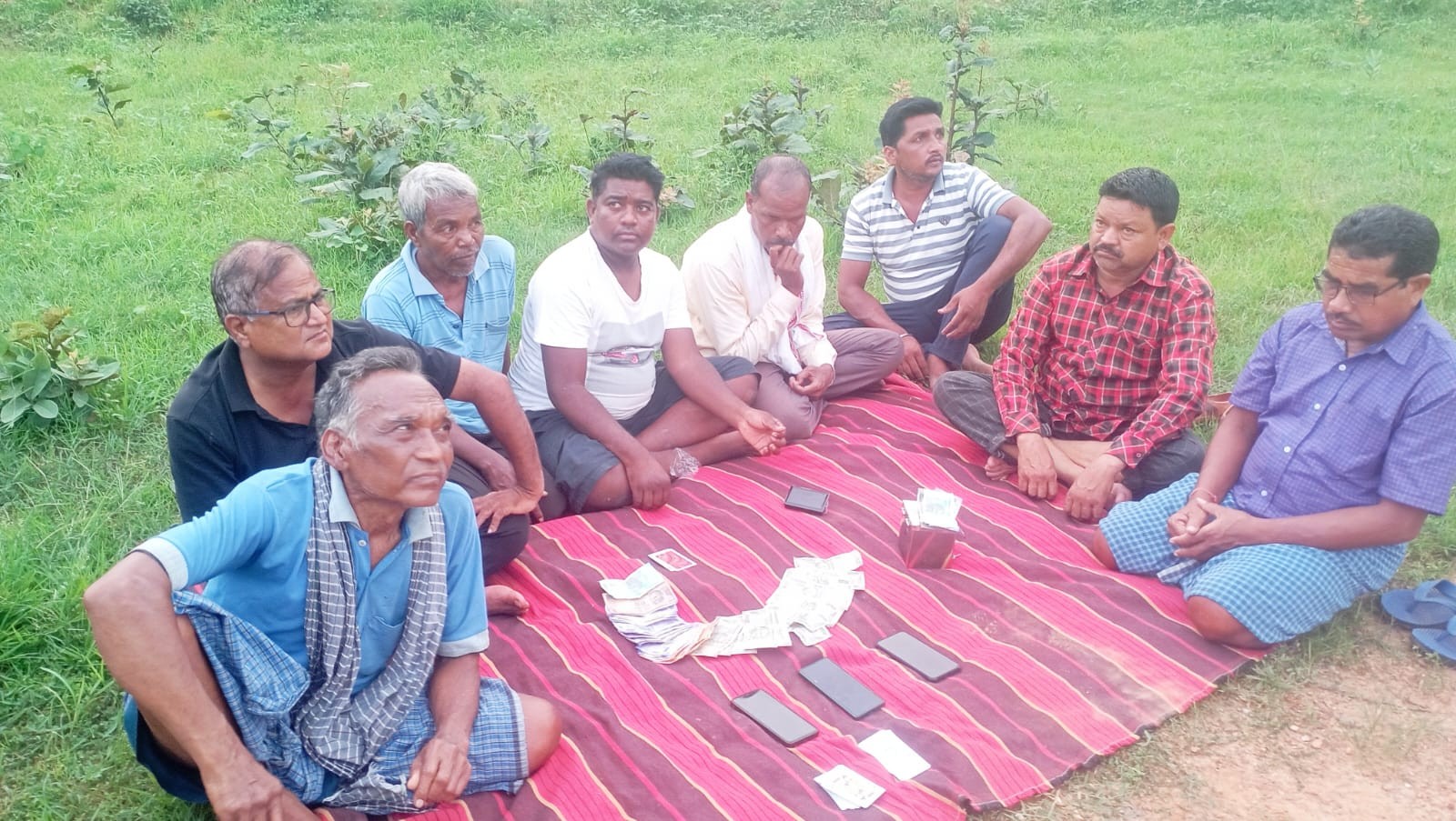 जंगल में जुआ खेल रहे 8 आरोपी गिरफ्तार