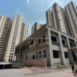 नोएडा विश टाउन के घर खरीदारों का छलका दर्द, ओसी मिलने के बावजूद नहीं मिल रहा कब्जा